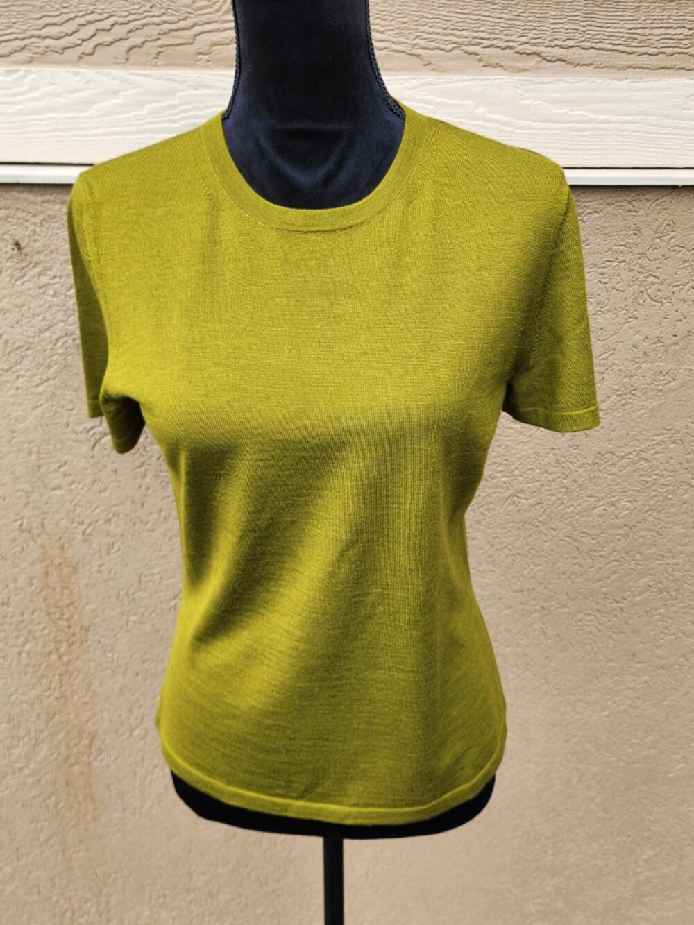 St. John Olive Green Short Sleeve Cashmere Silk Merino Minimalist Sweater Size S - Picture 2 of 13